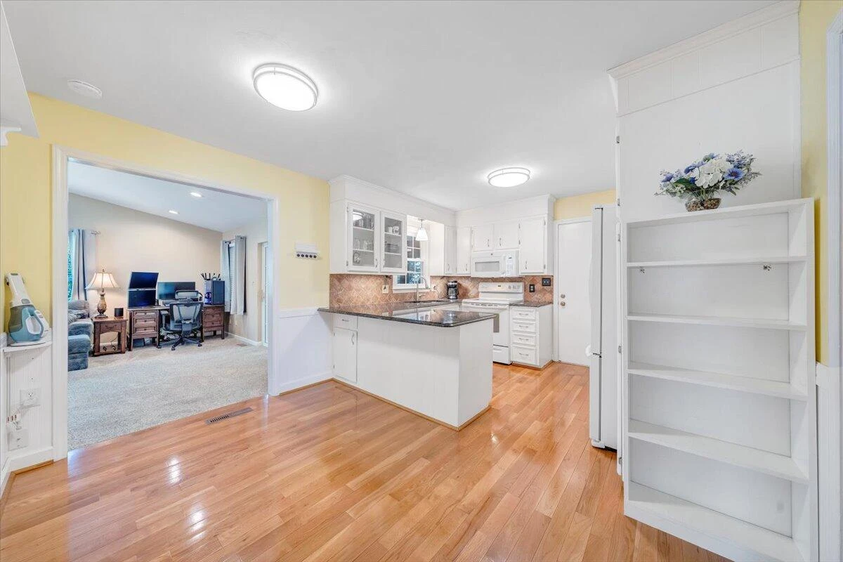1905 Queensmill DR - Photo 15