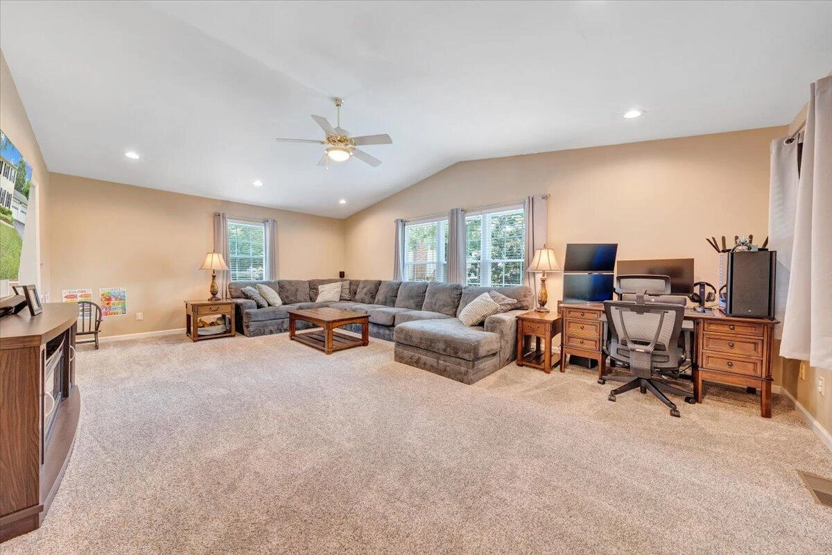 1905 Queensmill DR - Photo 17