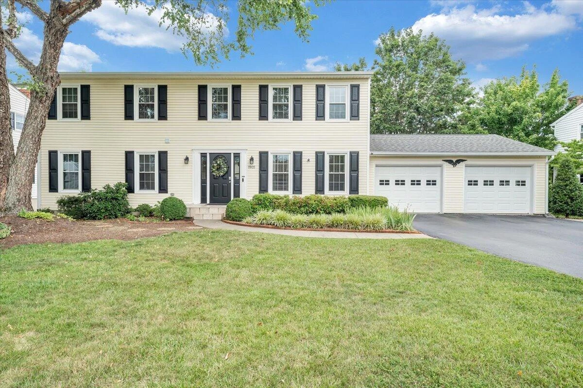 1905 Queensmill DR - Photo 2