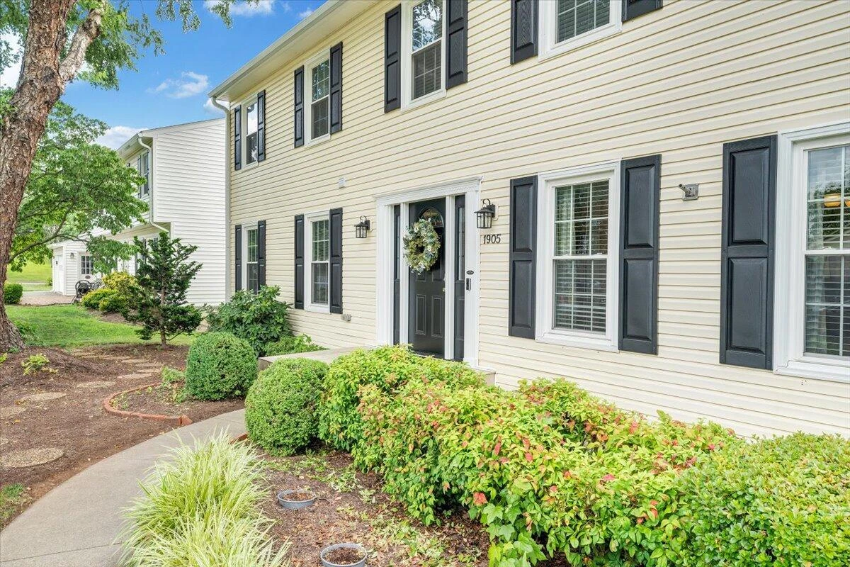 1905 Queensmill DR - Photo 3