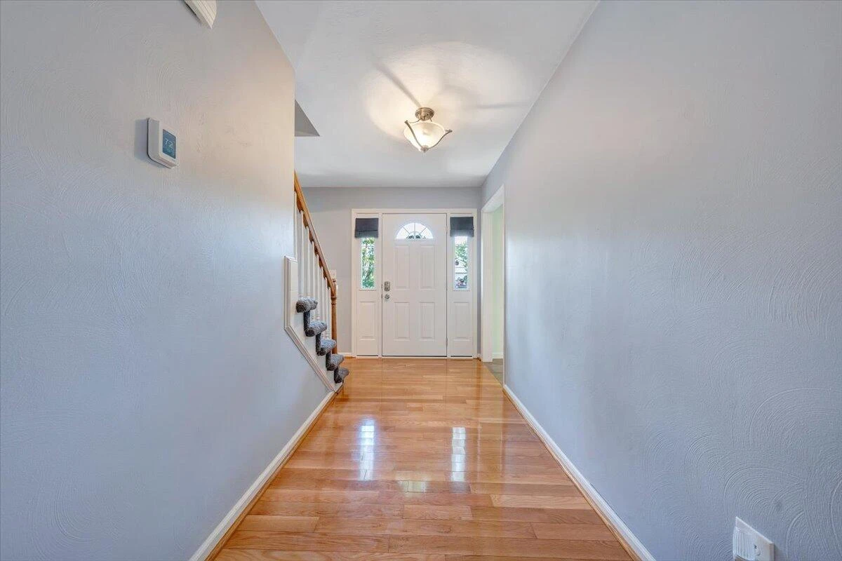1905 Queensmill DR - Photo 4