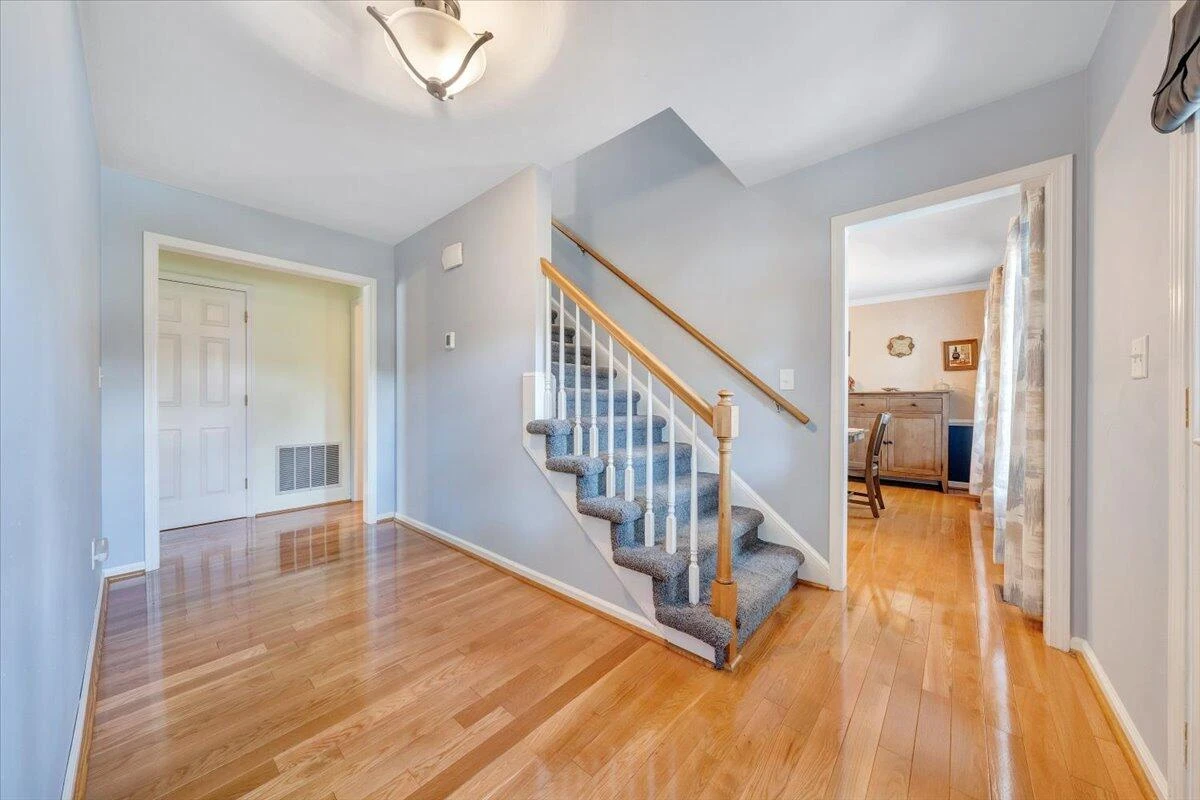 1905 Queensmill DR - Photo 5