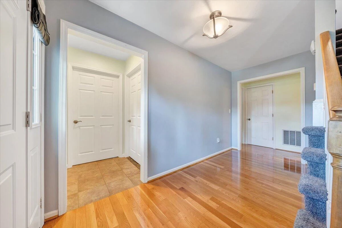 1905 Queensmill DR - Photo 6