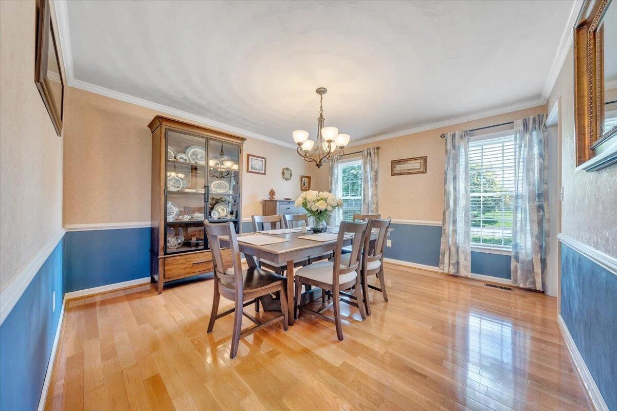 1905 Queensmill DR - Photo 8