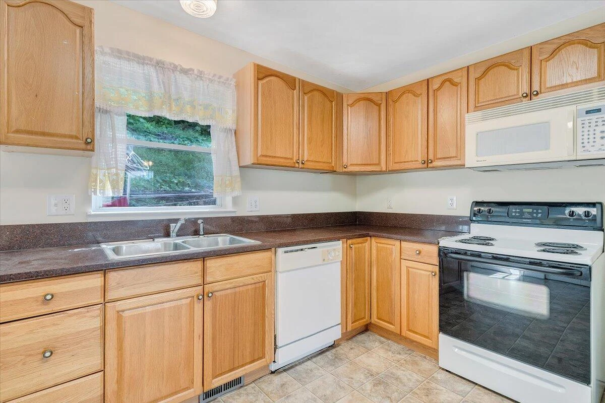 739 Riverland RD SE - Photo 11