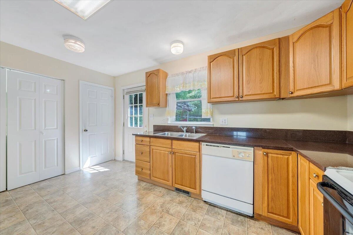 739 Riverland RD SE - Photo 13