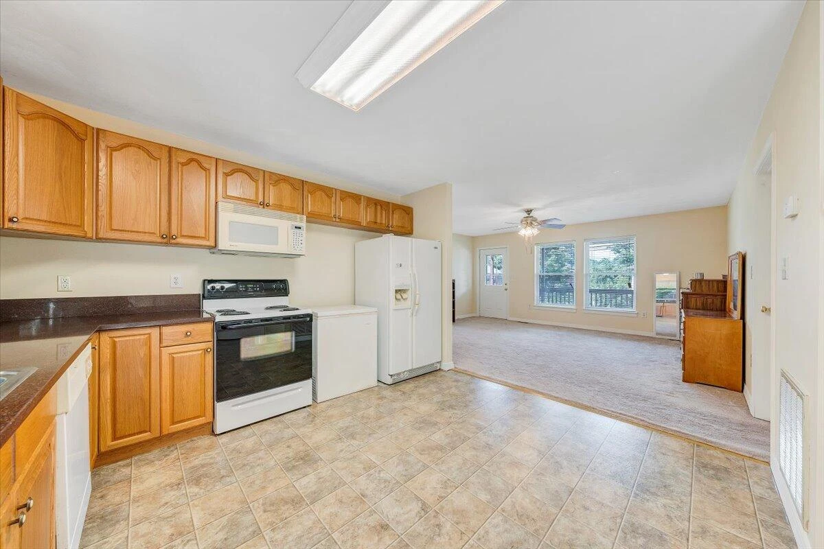 739 Riverland RD SE - Photo 9