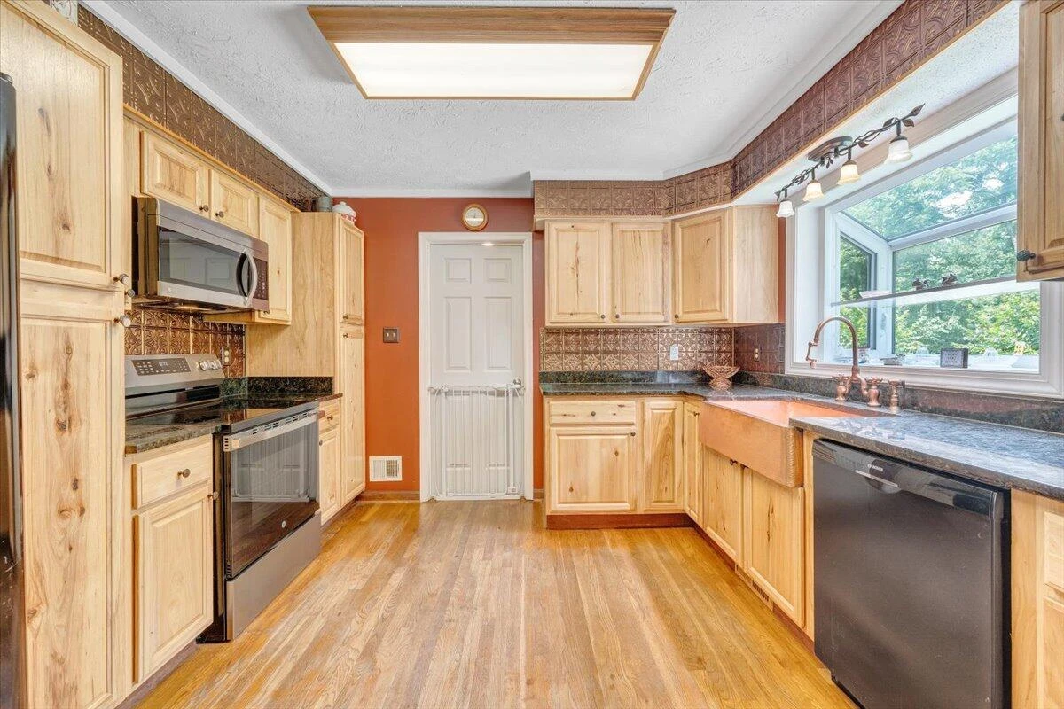 6796 Charlemont RD - Photo 14