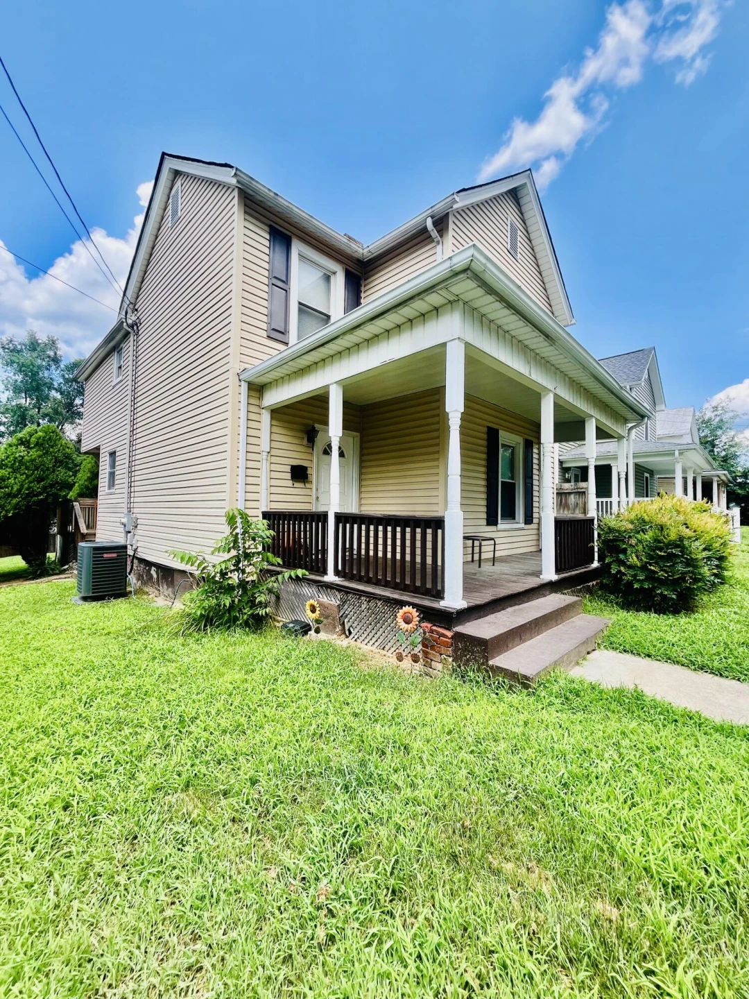 802 Mountain AVE SE - Photo 2