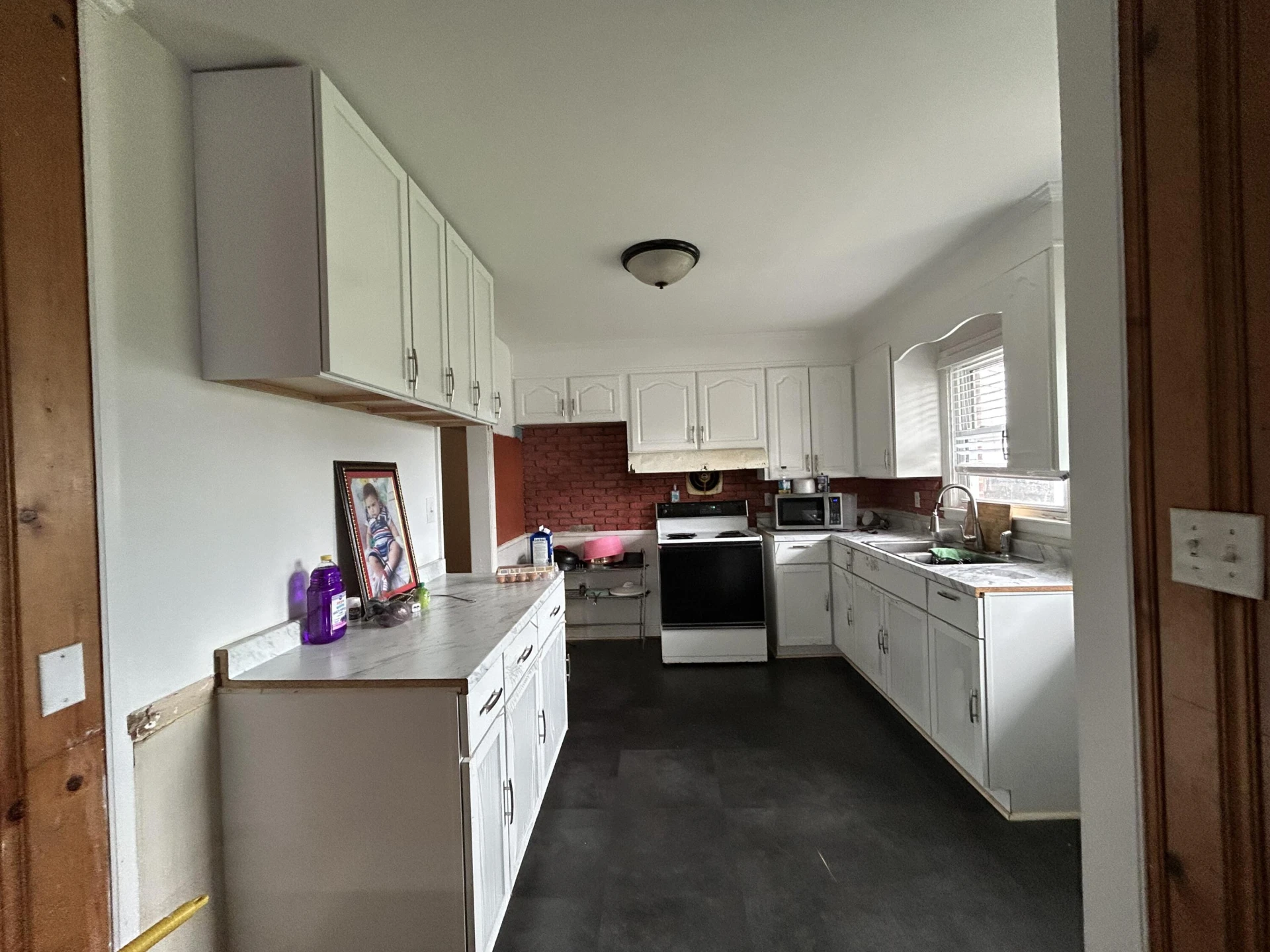 223 Oaklawn AVE NE - Photo 2