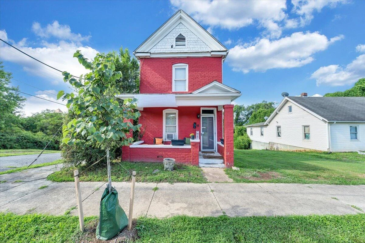 302 Patton AVE NW - Photo 10