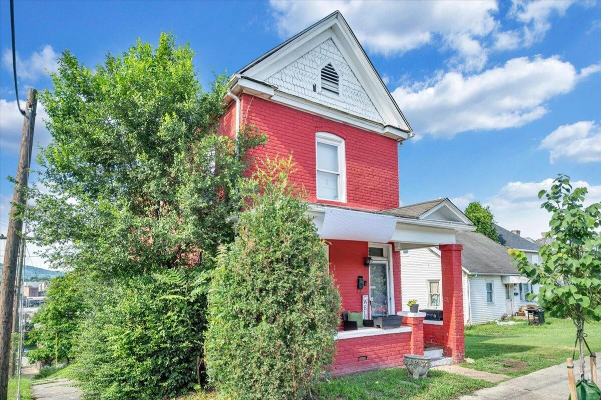 302 Patton AVE NW - Photo 14