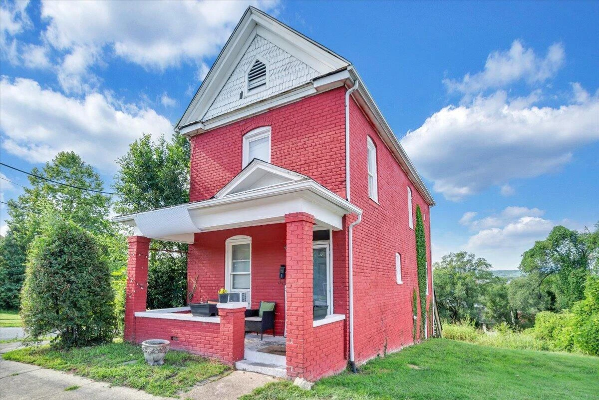 302 Patton AVE NW - Photo 2