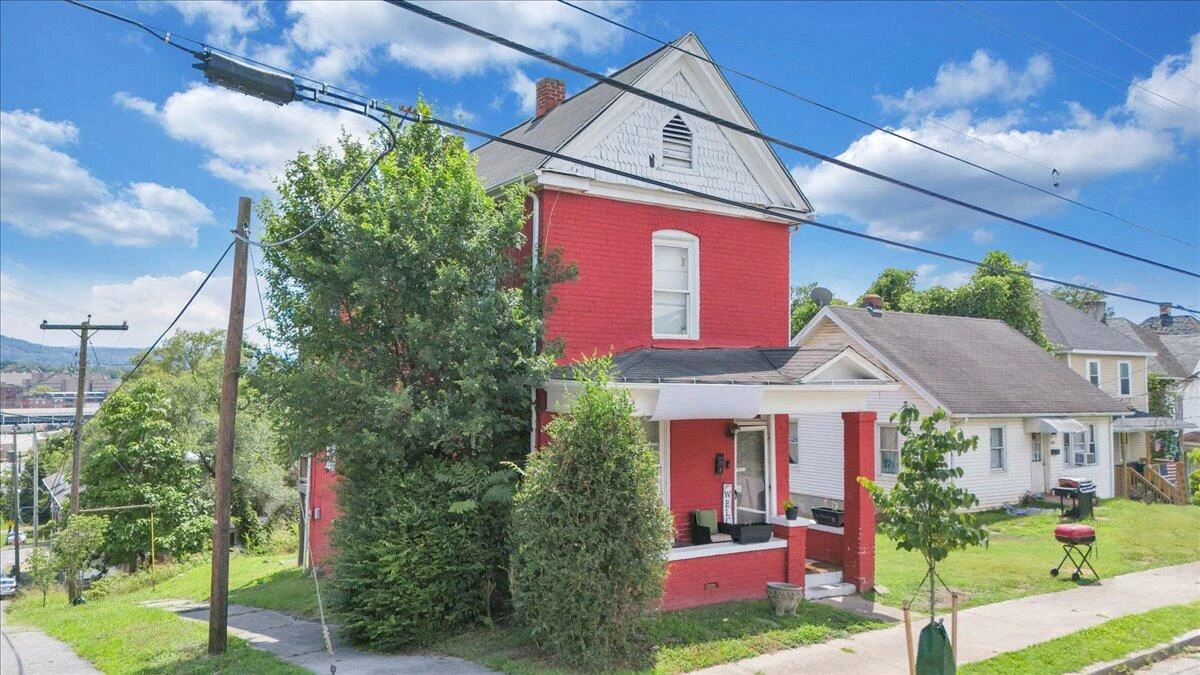 302 Patton AVE NW - Photo 3