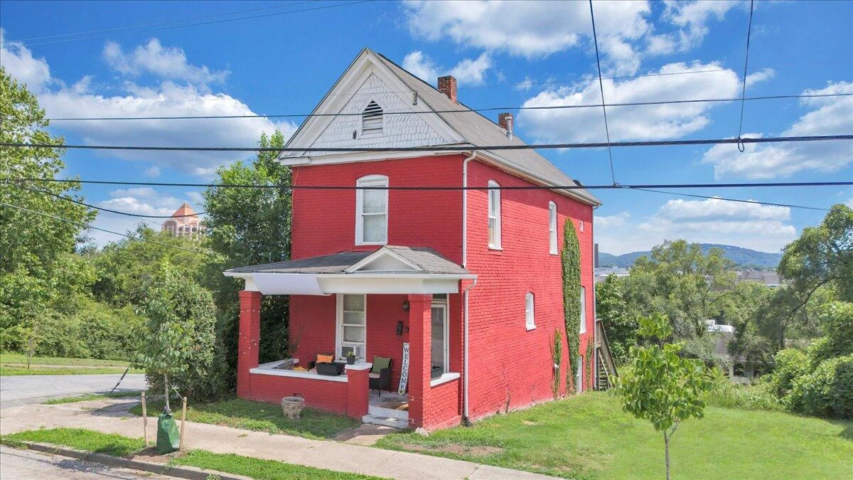 302 Patton AVE NW - Photo 4