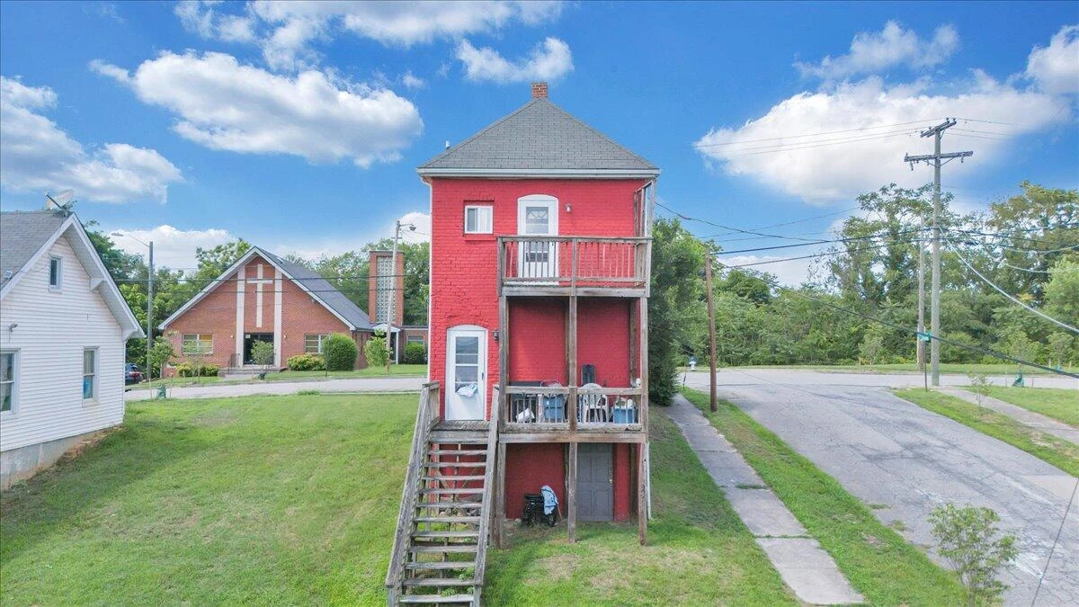 302 Patton AVE NW - Photo 5