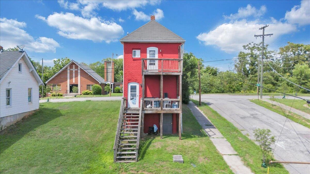 302 Patton AVE NW - Photo 6