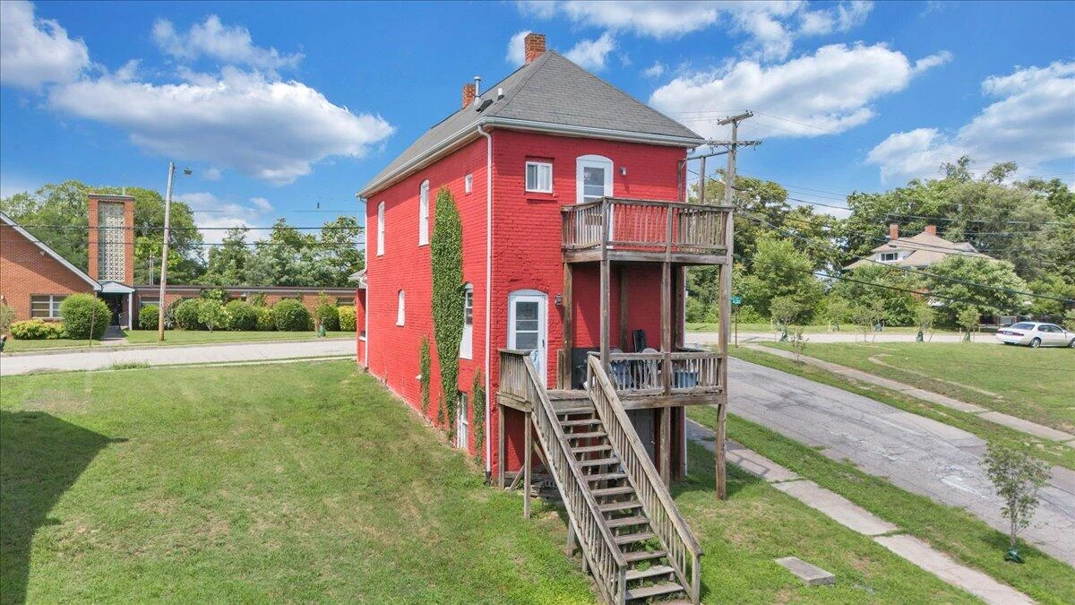 302 Patton AVE NW - Photo 7