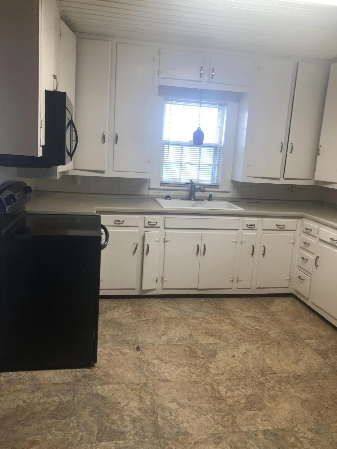 1027 Hardy RD - Photo 2