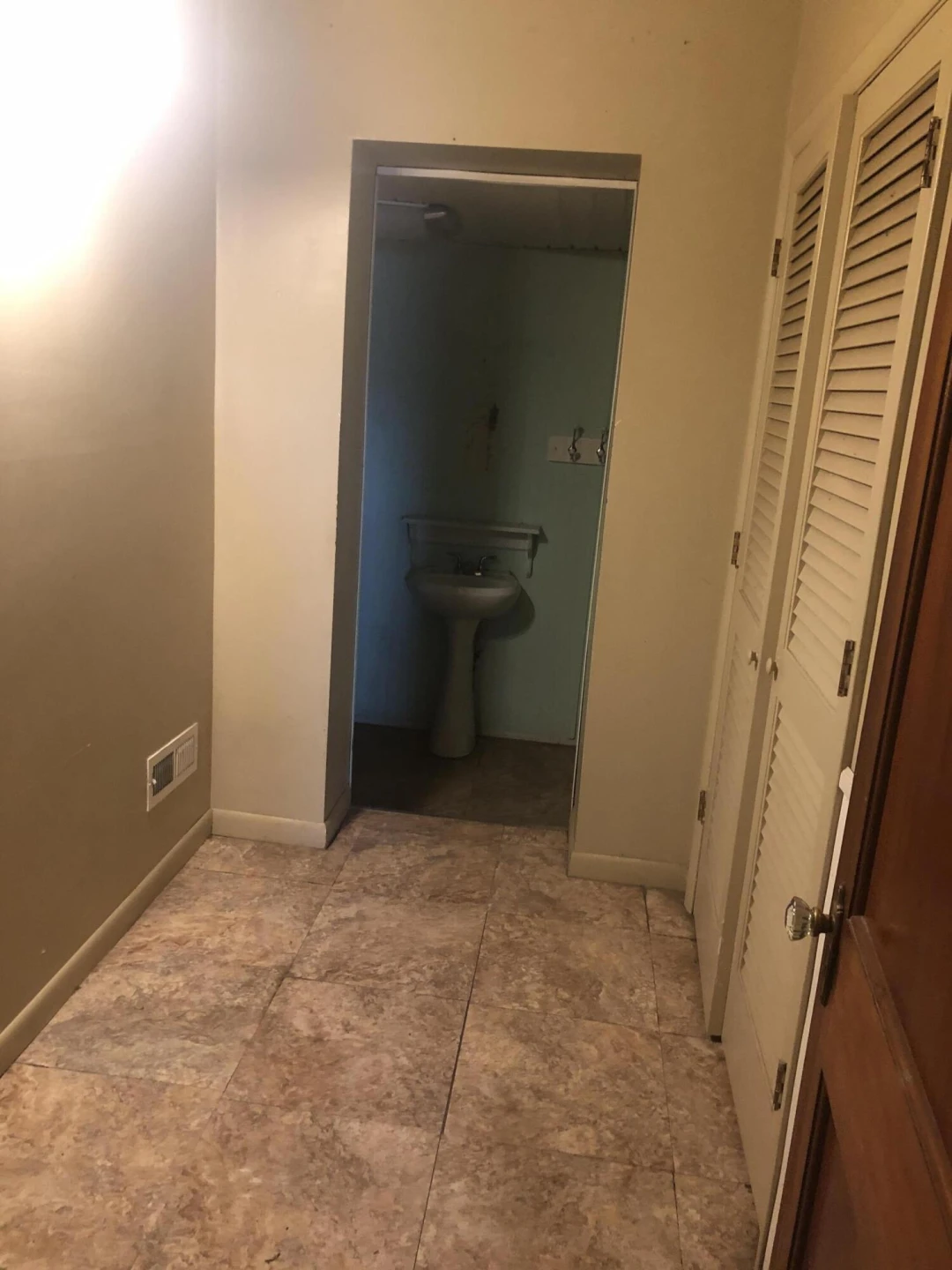 1027 Hardy RD - Photo 6