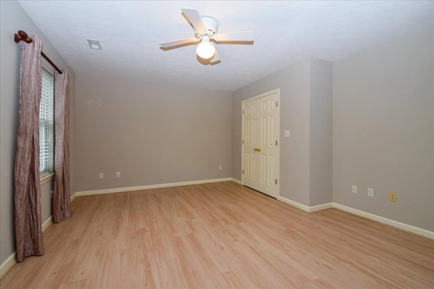4919 Colonial AVE - Photo 10