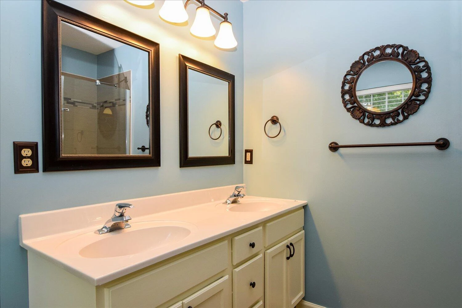 4919 Colonial AVE - Photo 11