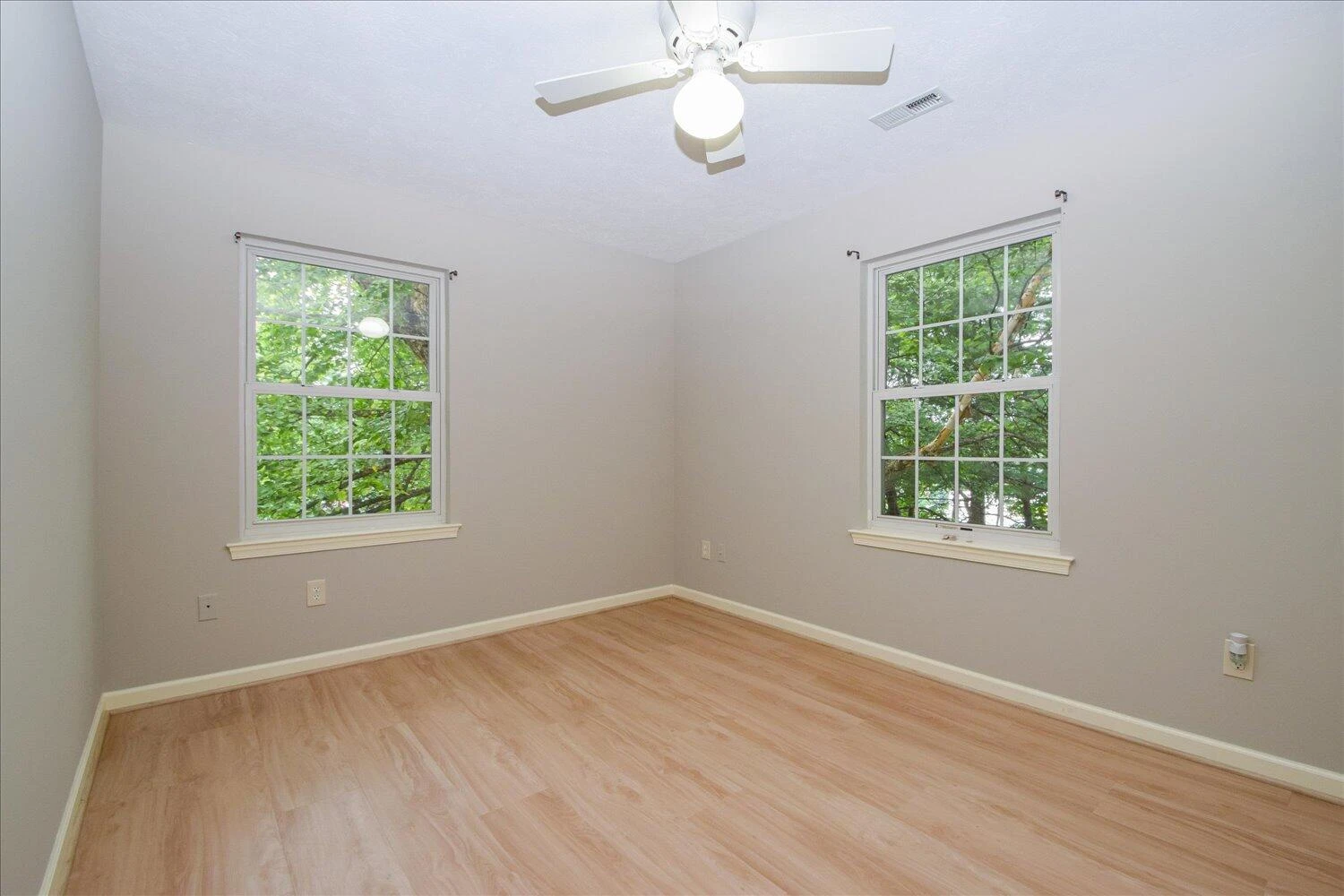 4919 Colonial AVE - Photo 13