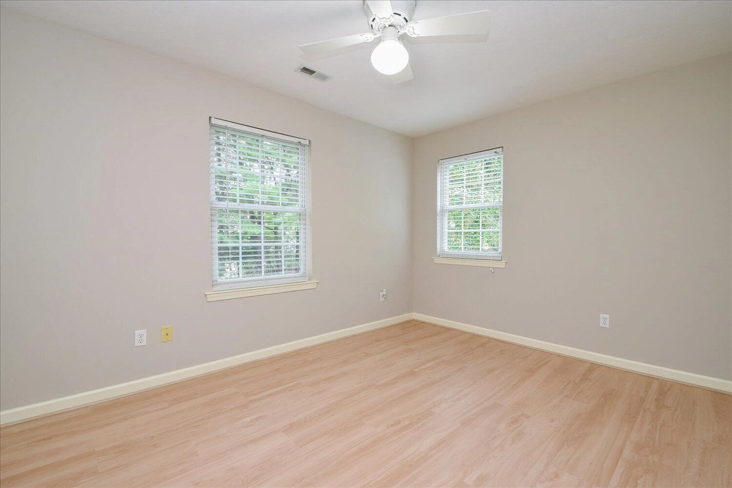 4919 Colonial AVE - Photo 14
