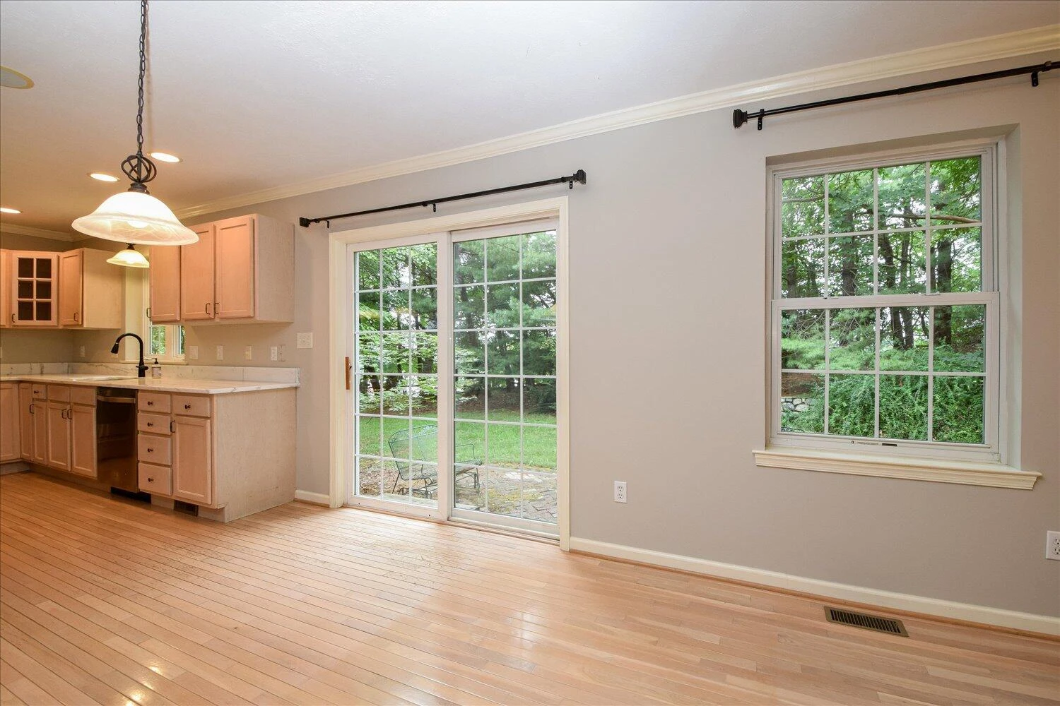 4919 Colonial AVE - Photo 21