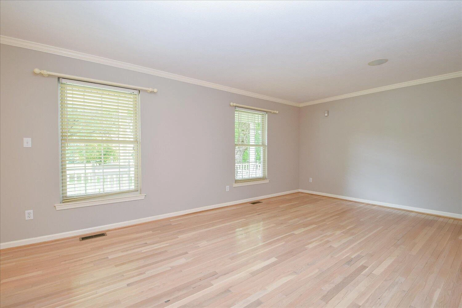 4919 Colonial AVE - Photo 7