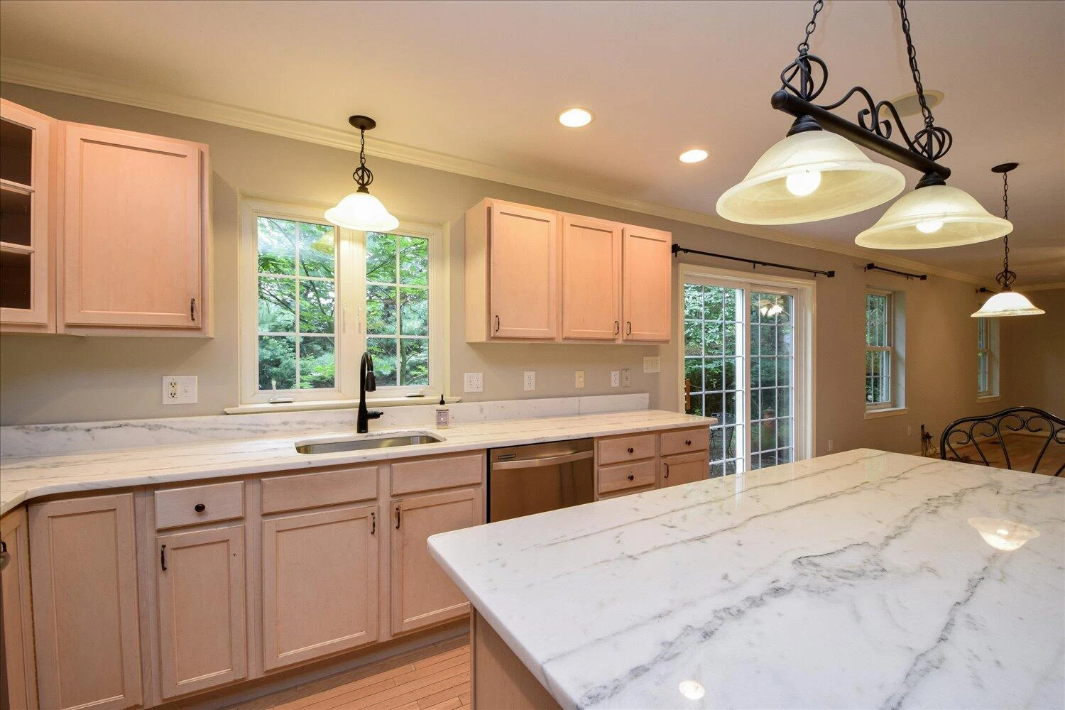 4919 Colonial AVE - Photo 8