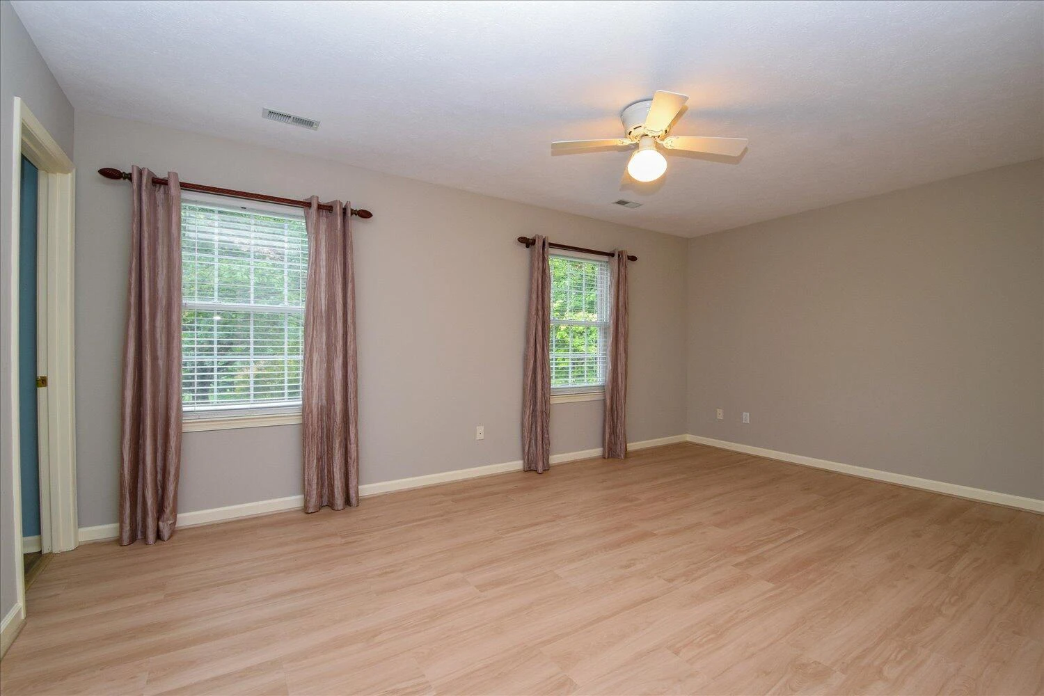 4919 Colonial AVE - Photo 9