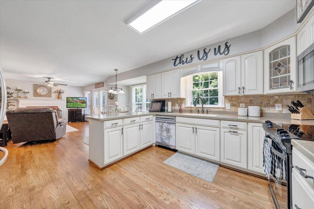 204 Apple LN - Photo 11