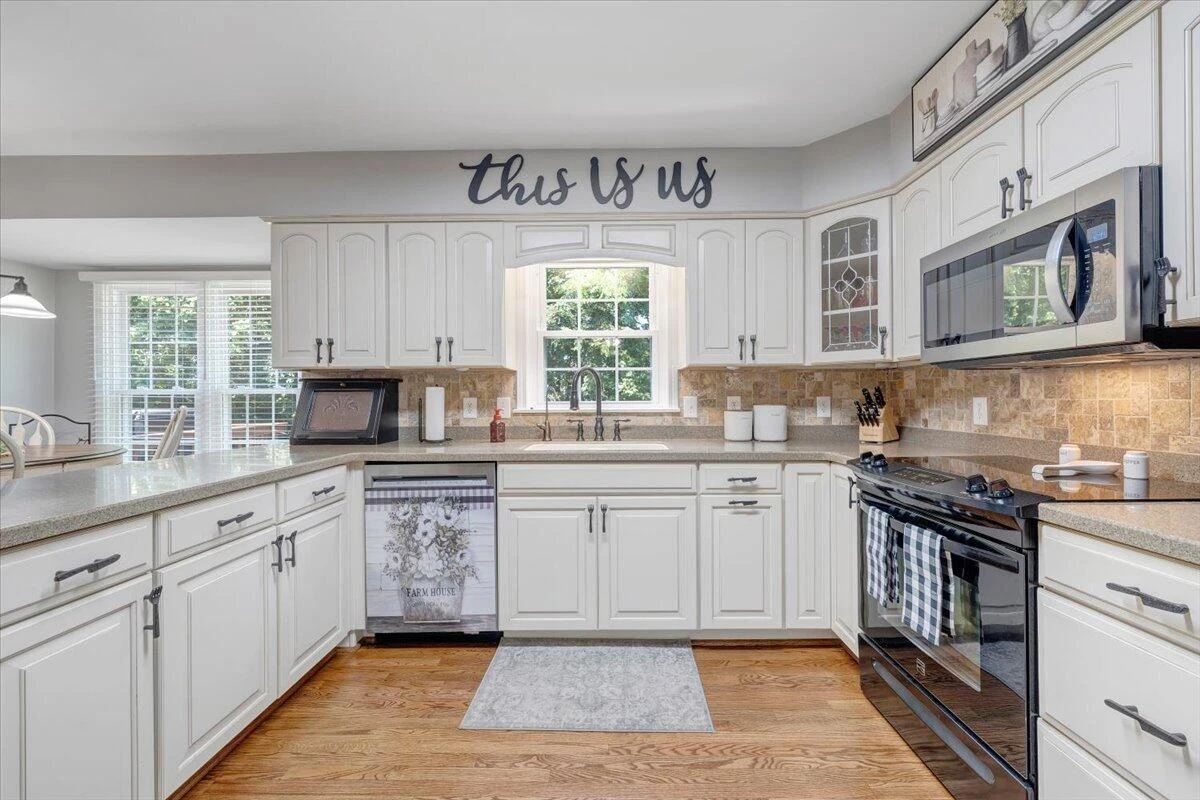 204 Apple LN - Photo 12
