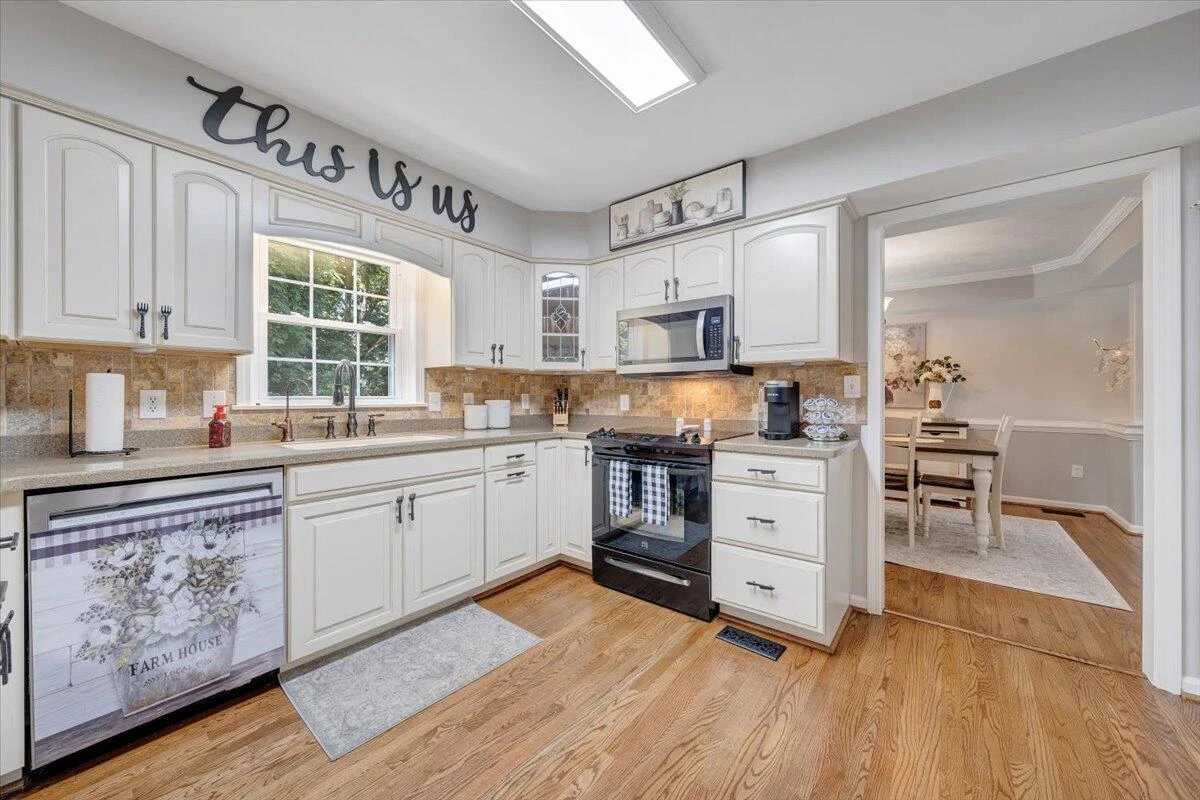 204 Apple LN - Photo 13