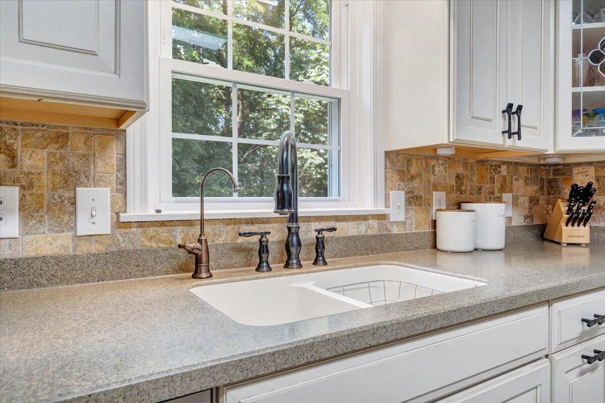 204 Apple LN - Photo 14
