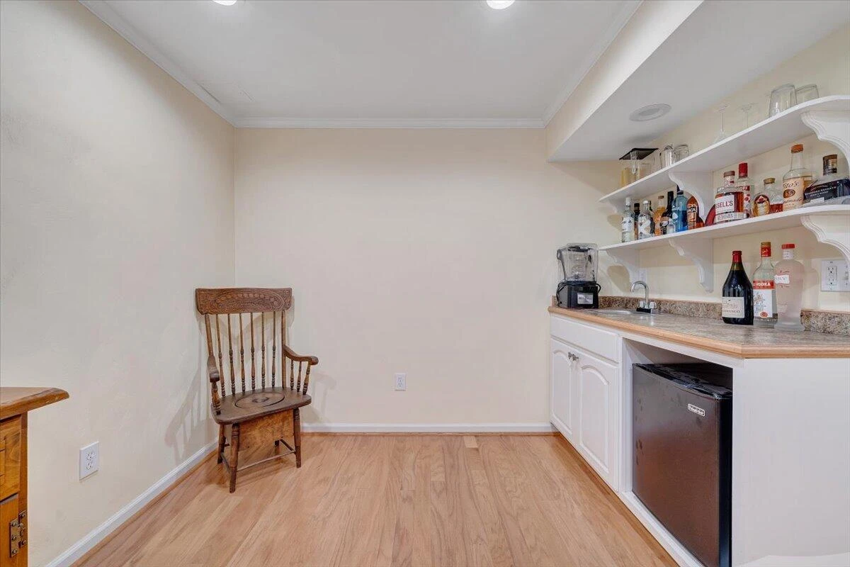 204 Apple LN - Photo 44