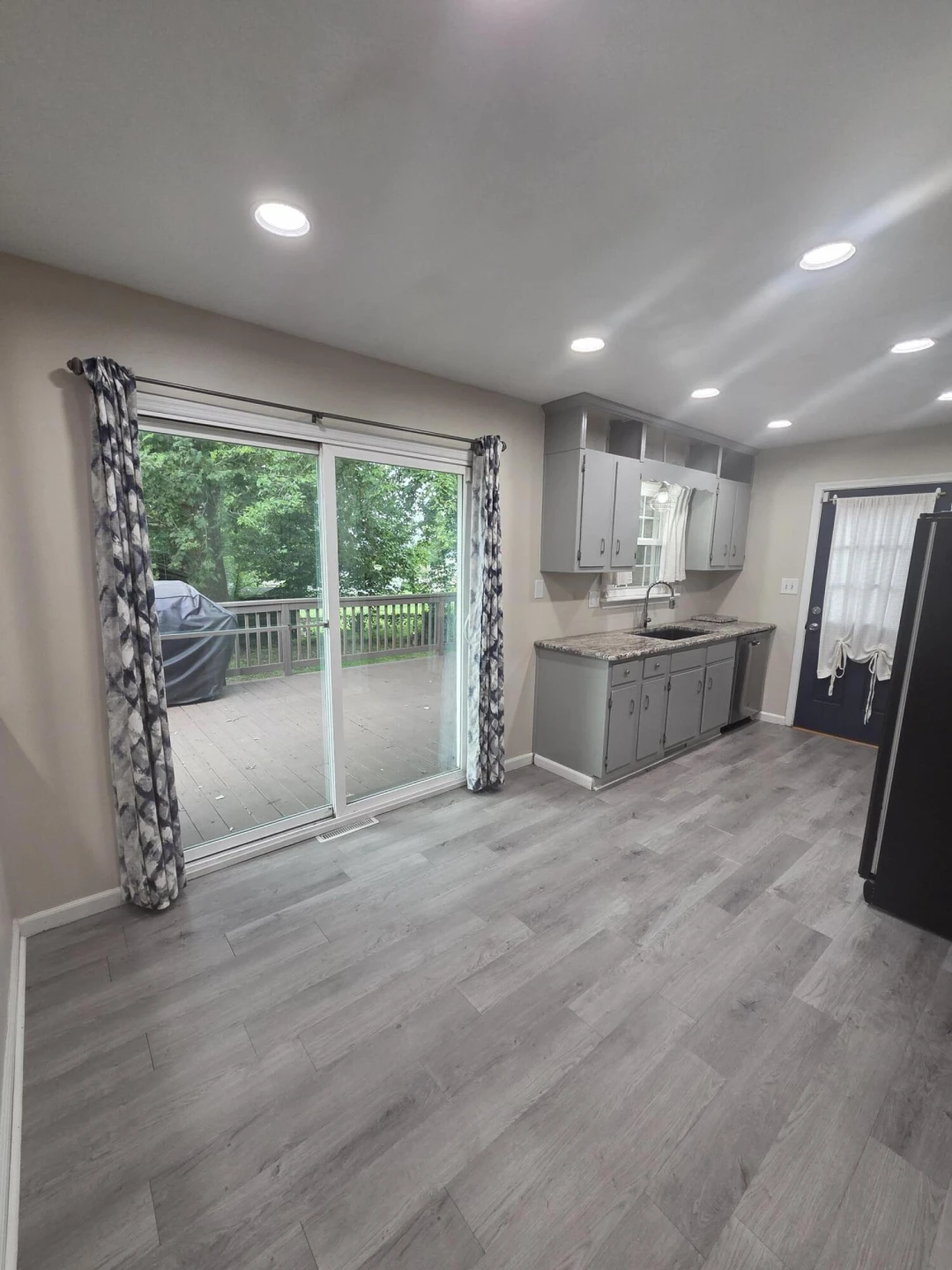 512 Crofton DR - Photo 2