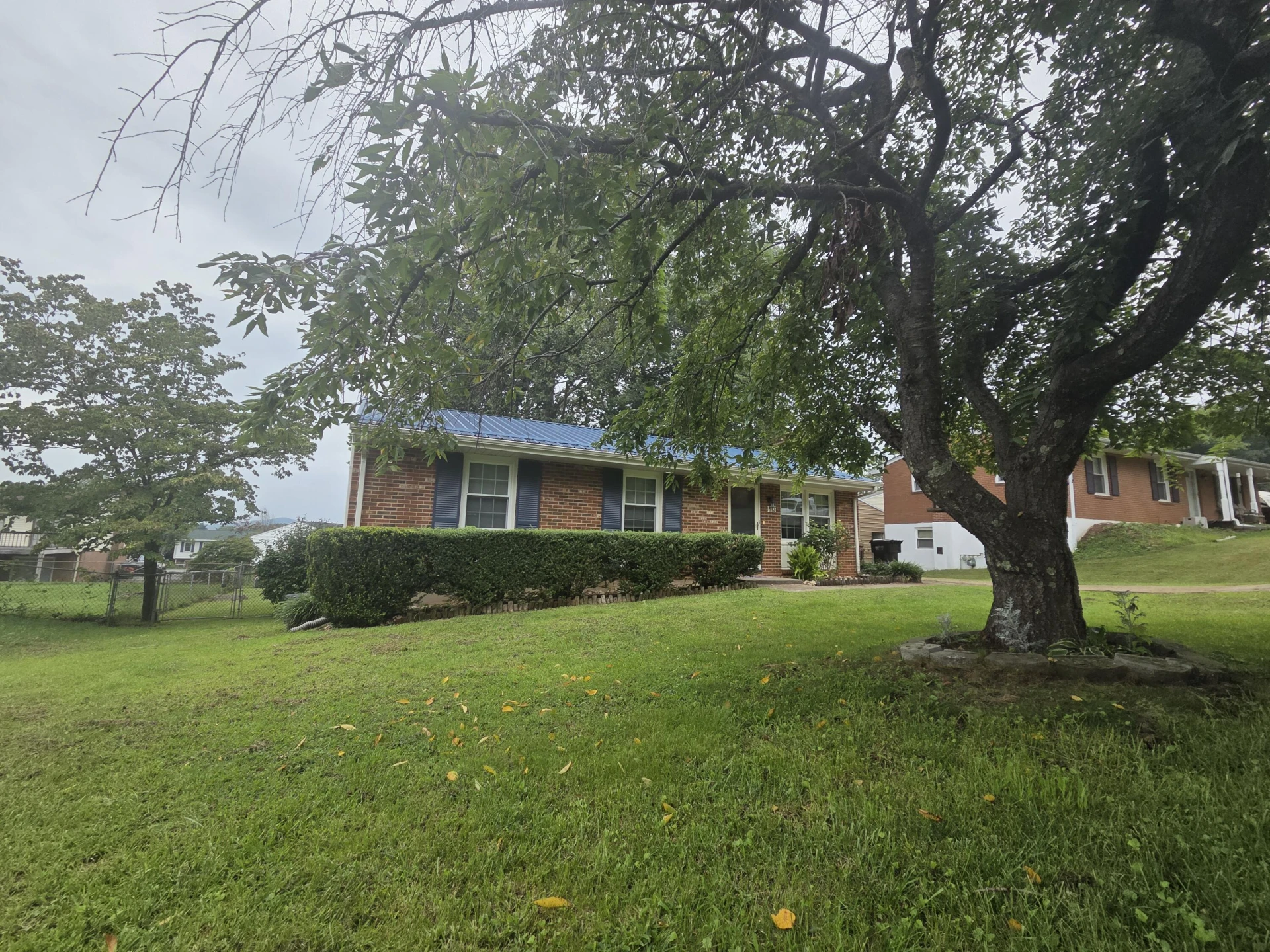 512 Crofton DR - Photo 3