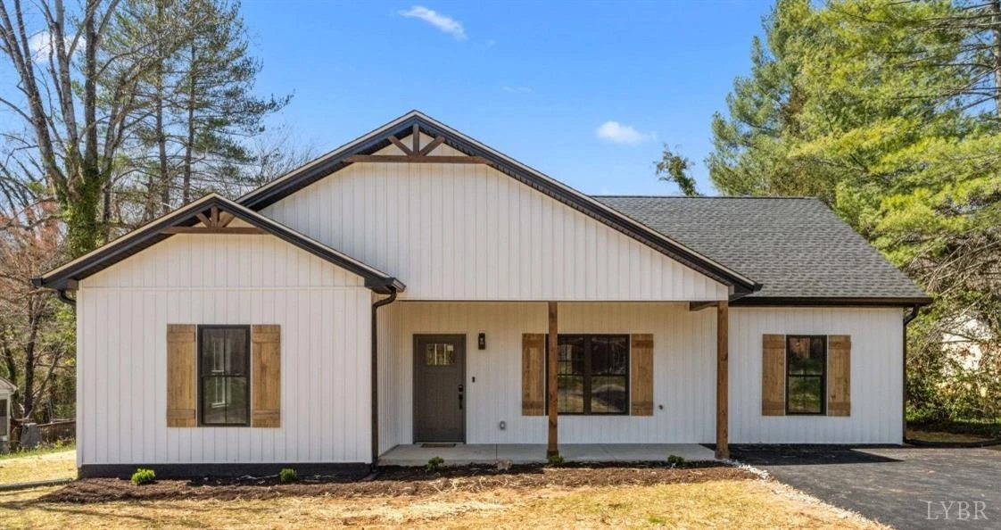 1368 Hickory Cove LN