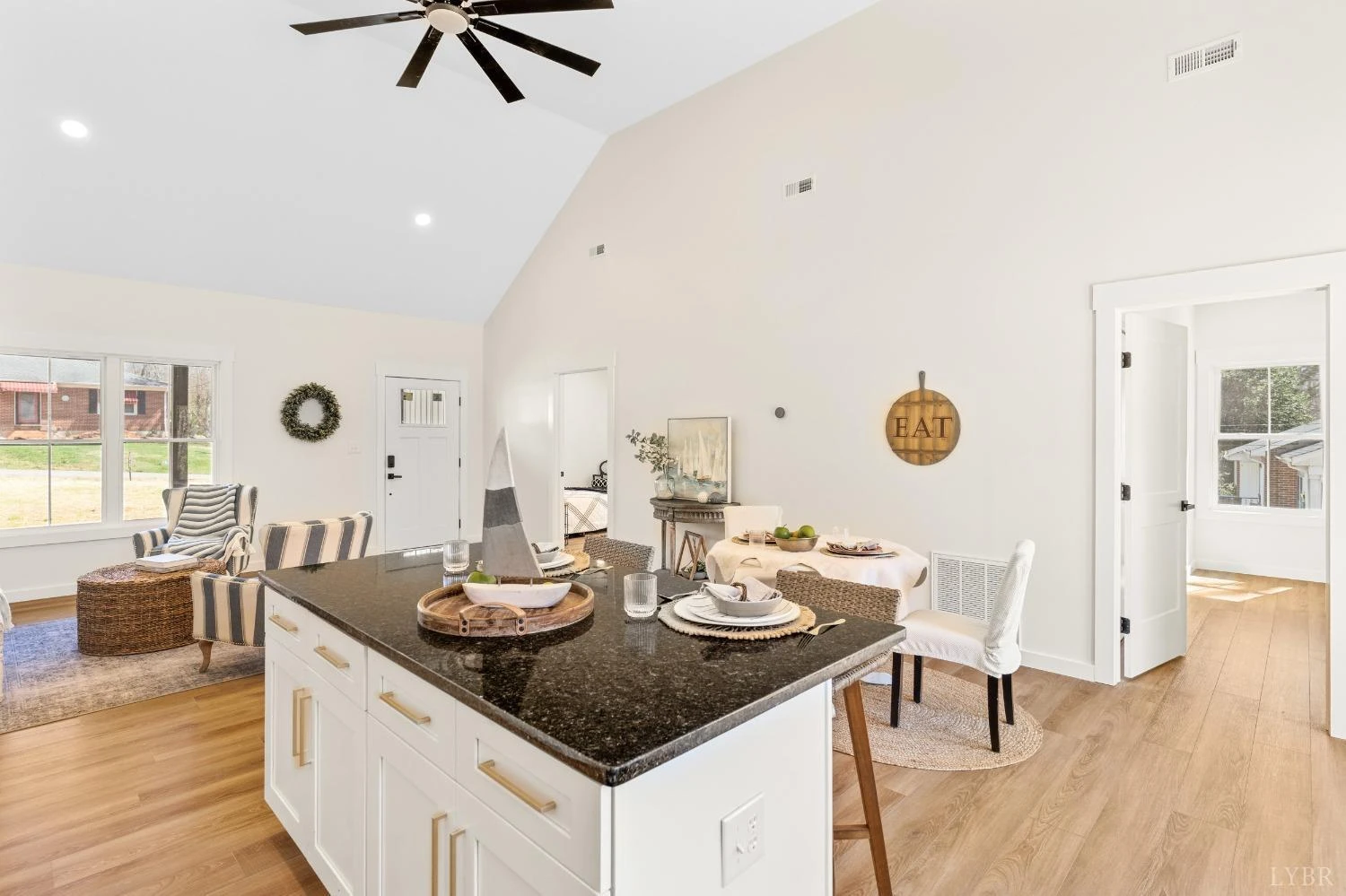 1368 Hickory Cove LN - Photo 17