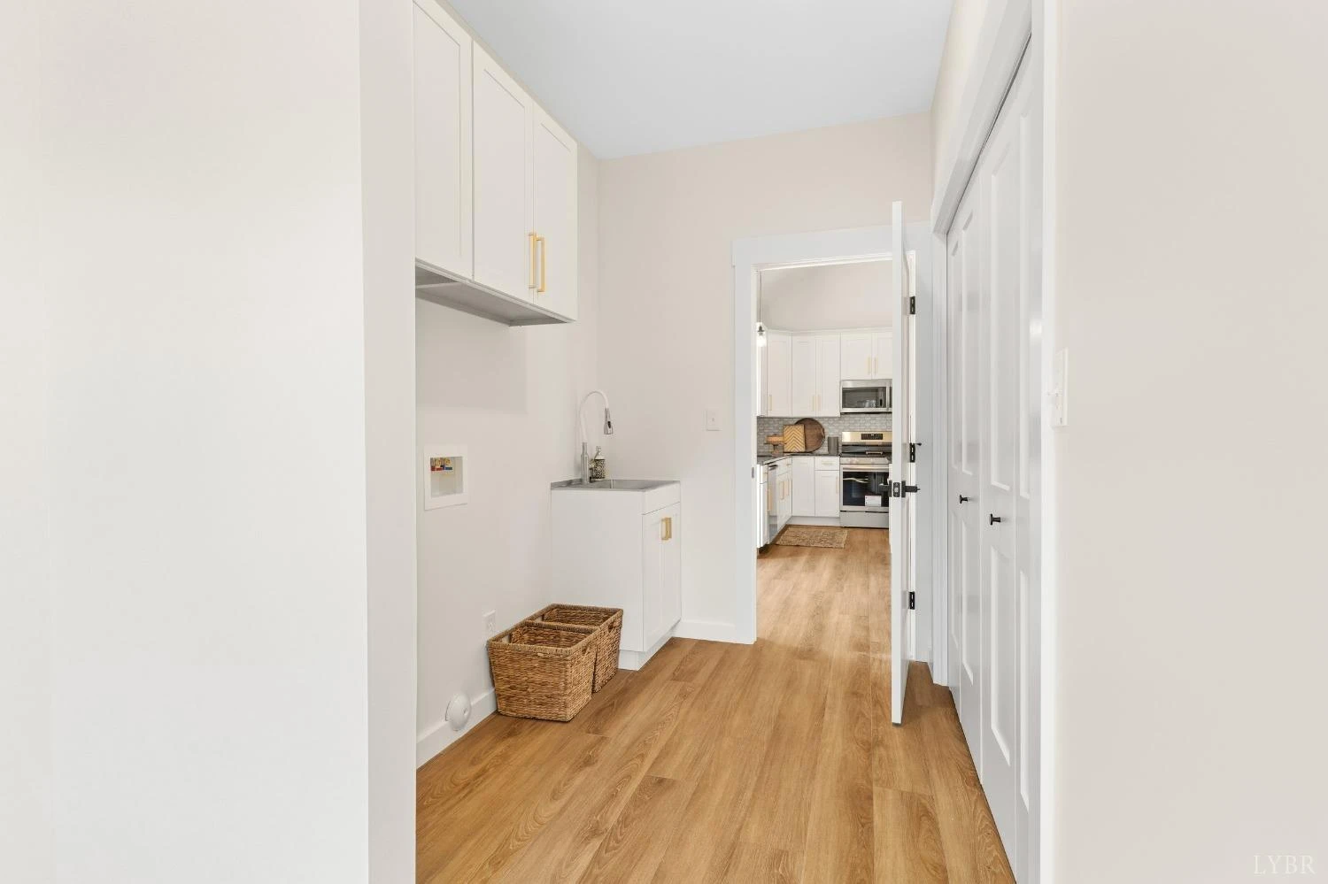 1368 Hickory Cove LN - Photo 19