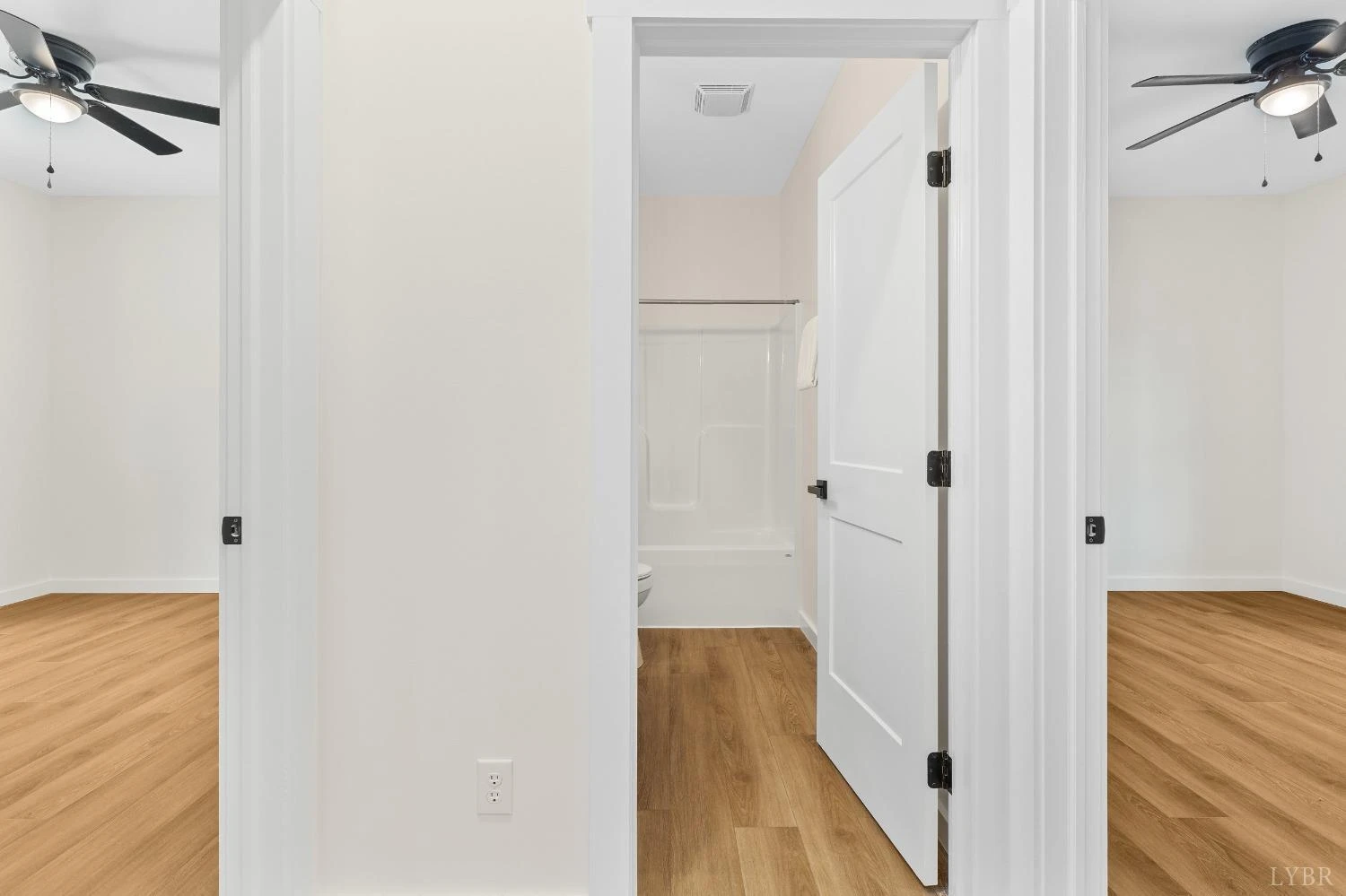 1368 Hickory Cove LN - Photo 26
