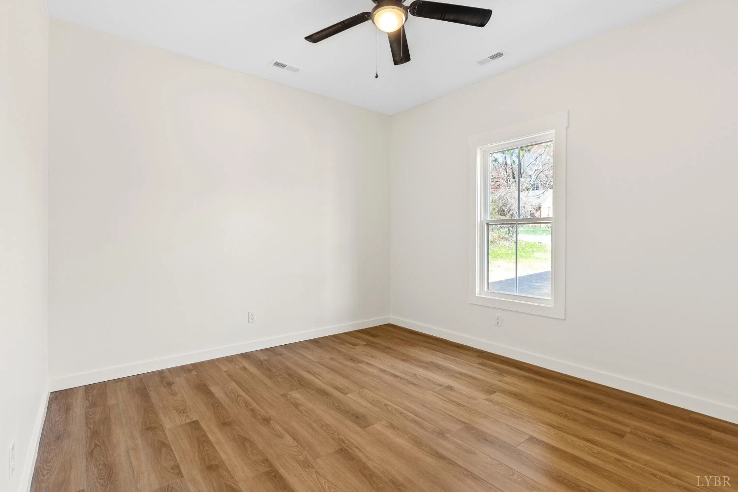 1368 Hickory Cove LN - Photo 27