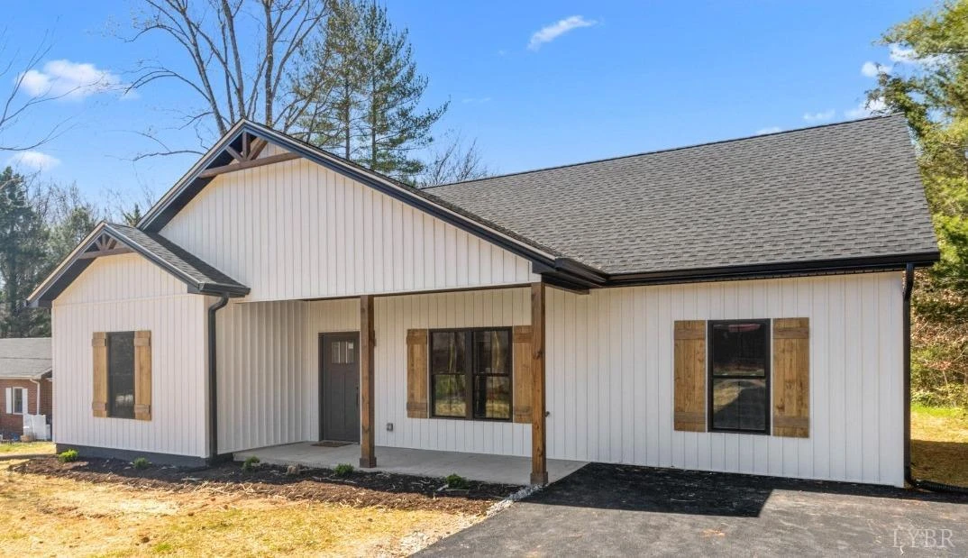1368 Hickory Cove LN - Photo 3