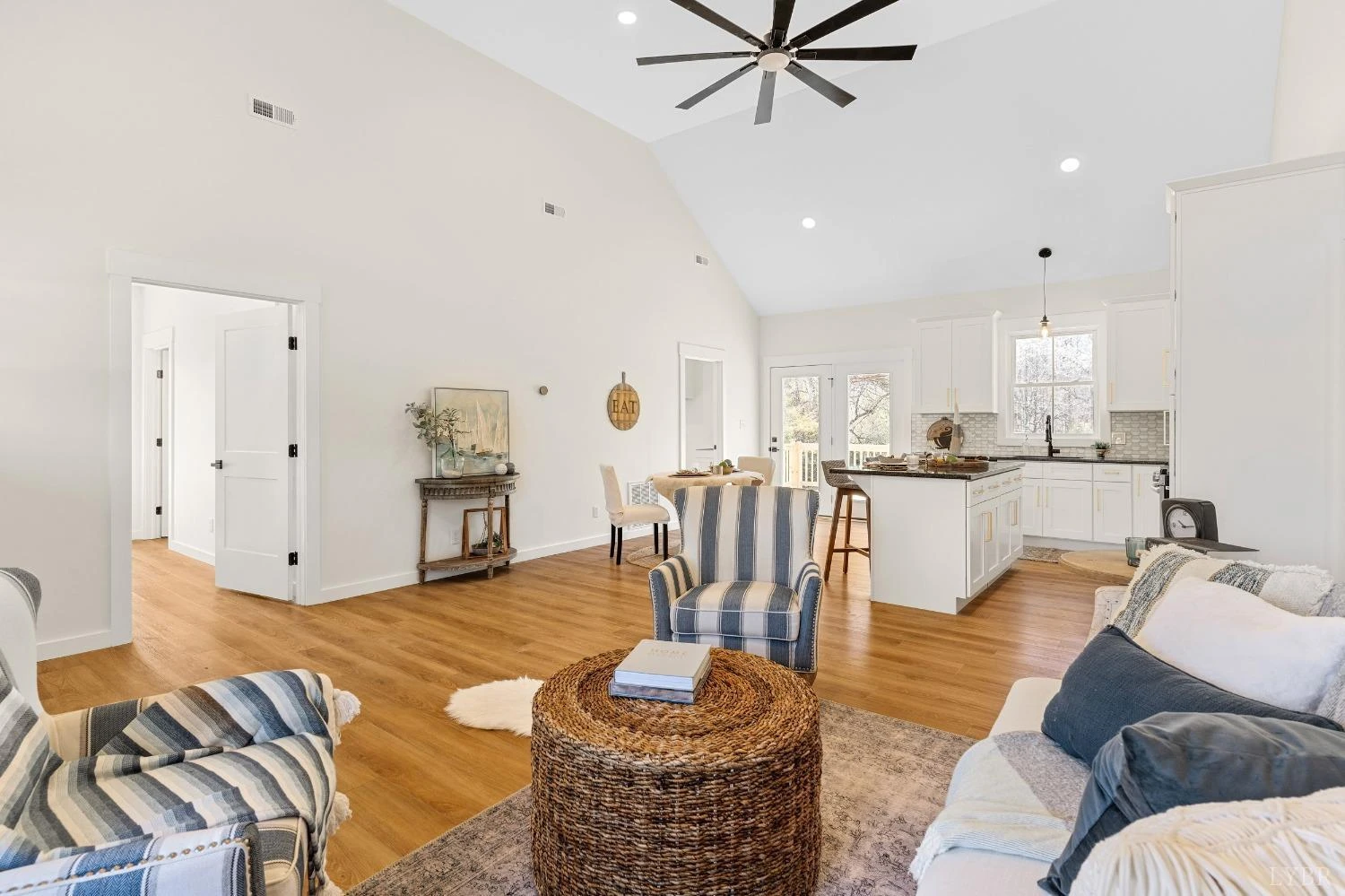 1368 Hickory Cove LN - Photo 9