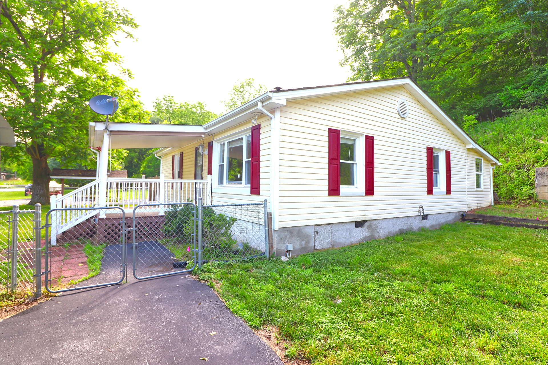 829 Walton RD - Photo 2