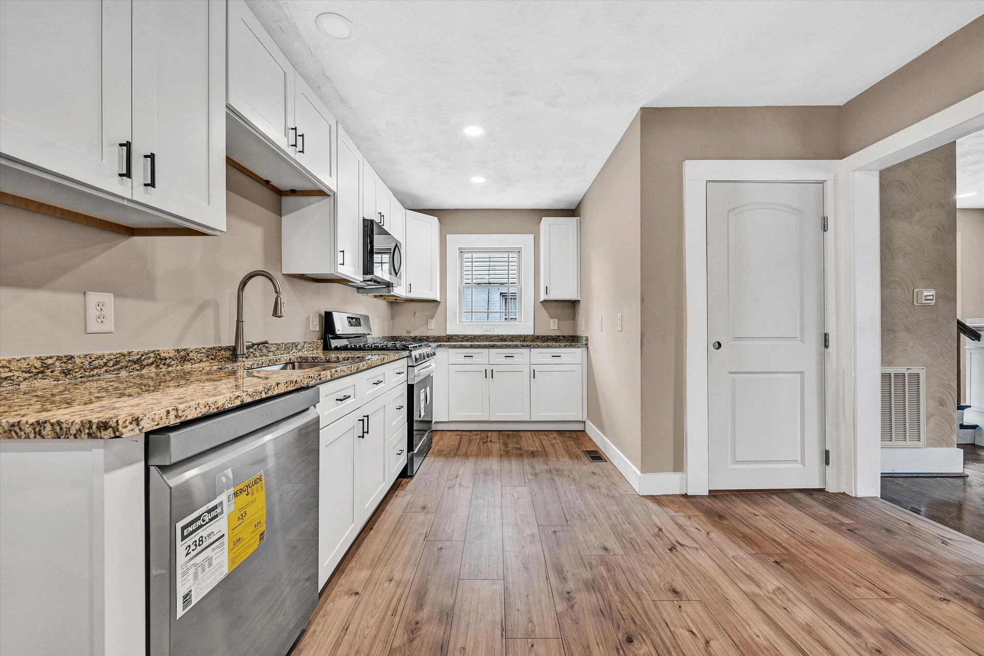 2717 Cumberland ST NW - Photo 10