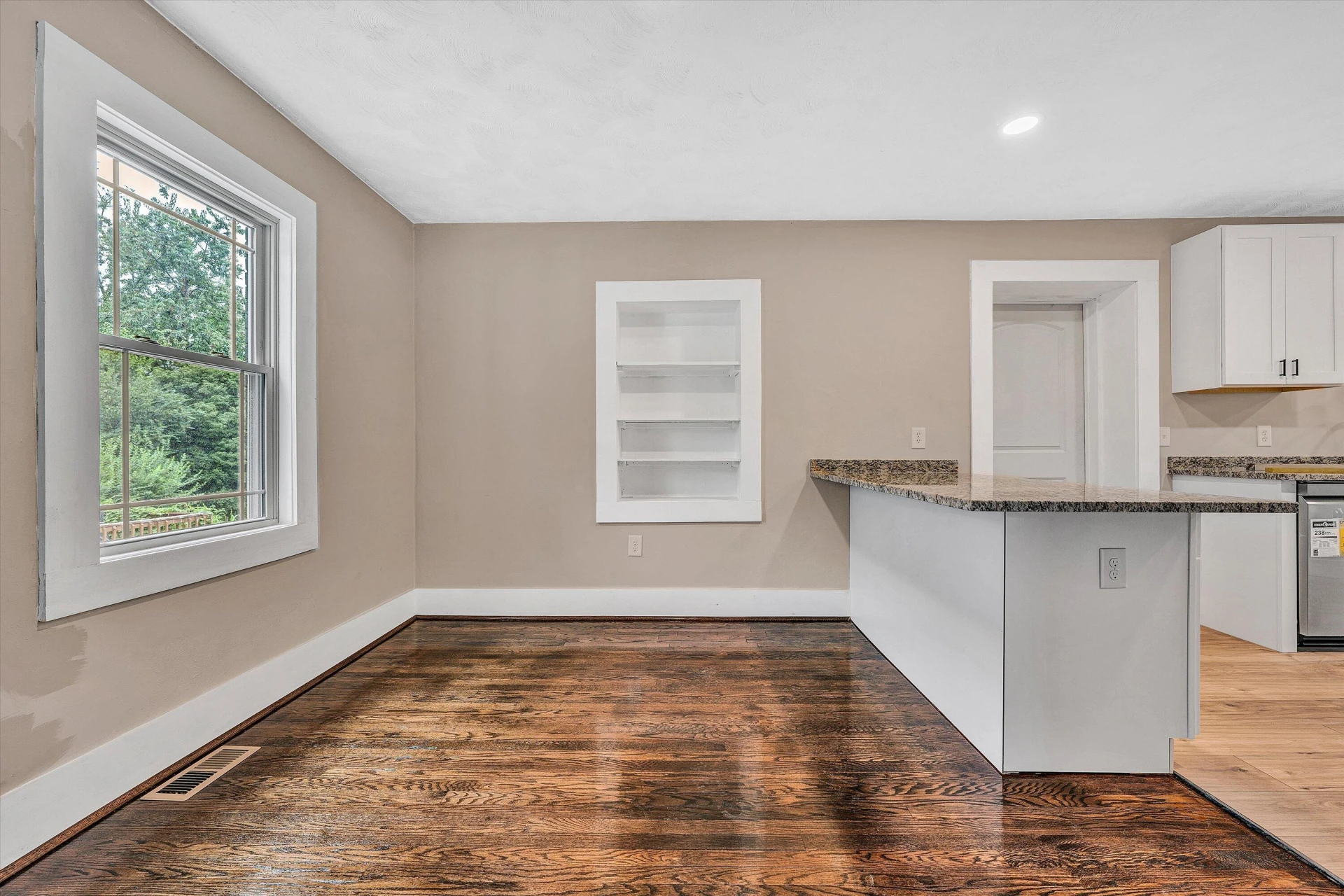 2717 Cumberland ST NW - Photo 8