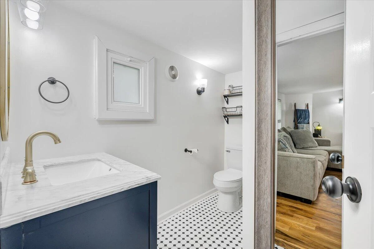 1013 Madison ST - Photo 10